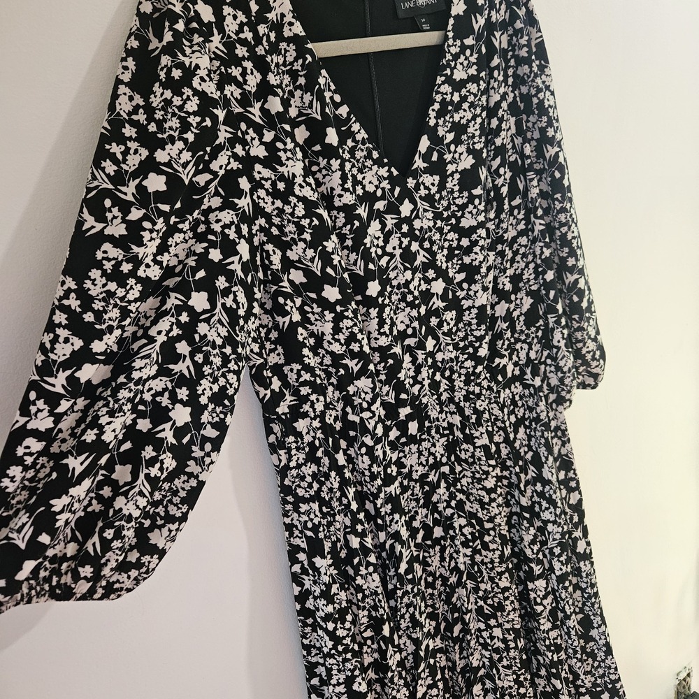 Lane Bryant Black and White Floral Maxi Dress Size 14 Long Puff Sleeve V‎ Neck